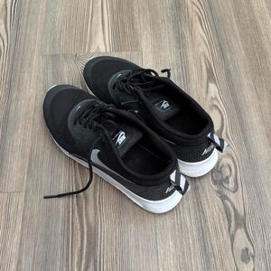 Women’s 8.5 Nike Air Max Thea Tennis / Running Shoes